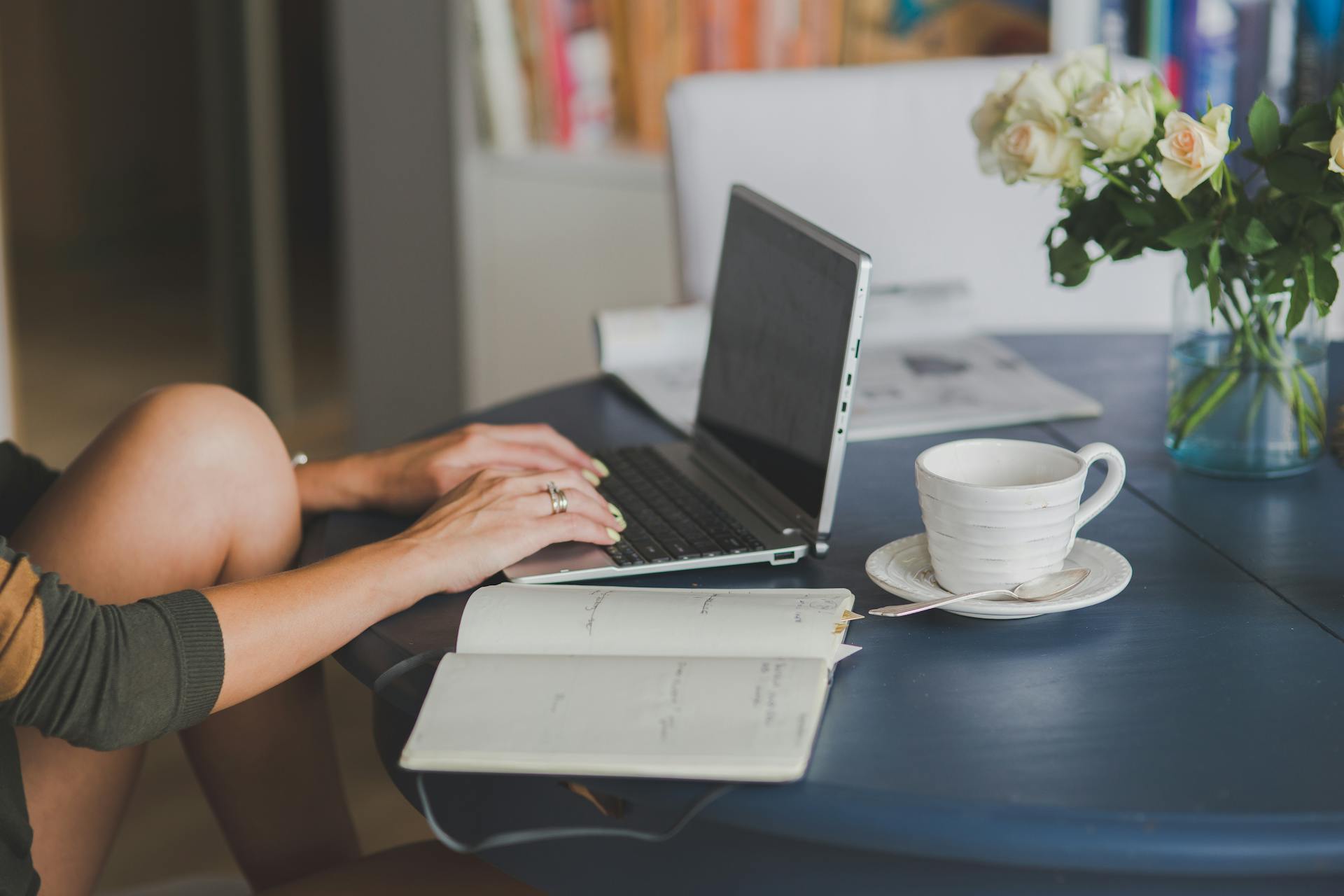 A woman typing on a laptop | Source: Pexels