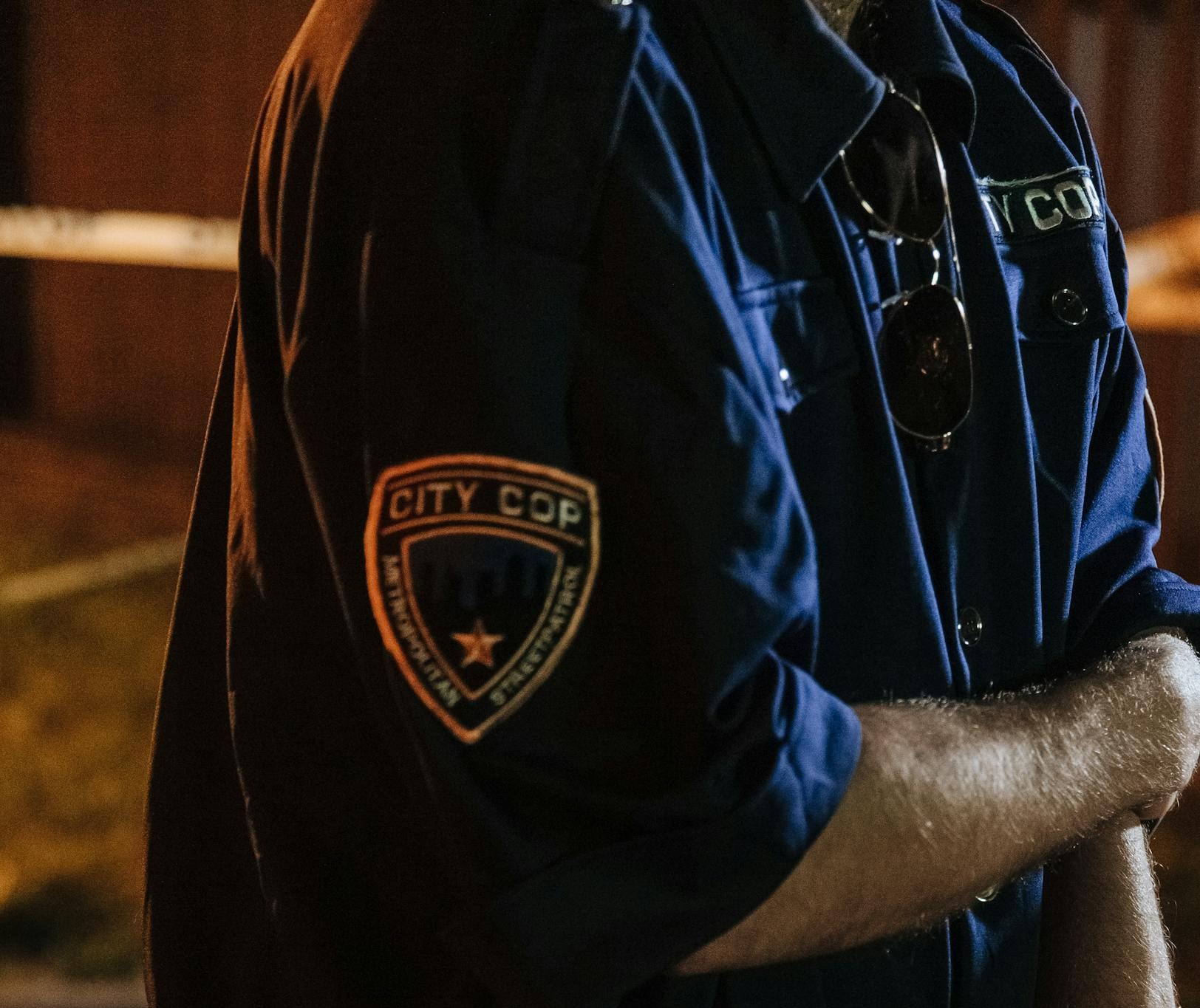 Cropped shot of a cop | Source: Pexels